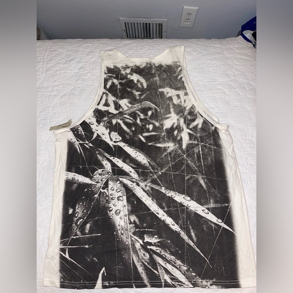 Bundle of Two Graphic Tanks American Eagle NWT - Picture 4 of 12